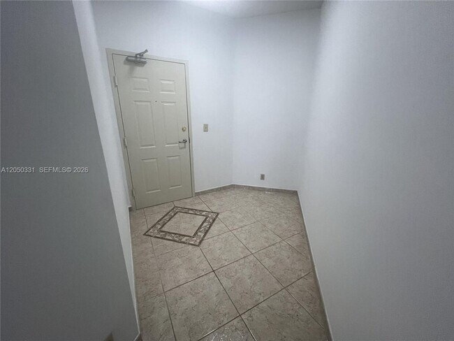 8816 Collins Ave Unidad 105