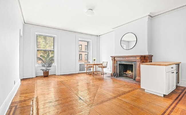 Photo - 44 Remsen St