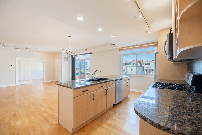 Photo - 680 N Green St Unit 609