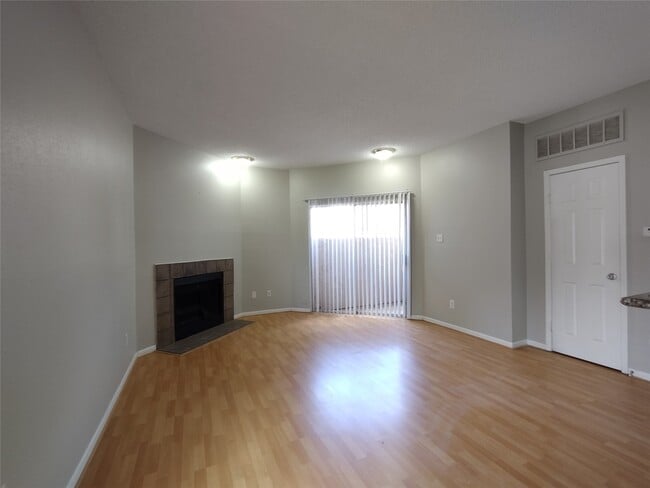 Photo - 10855 Meadowglen Ln Unidad 601