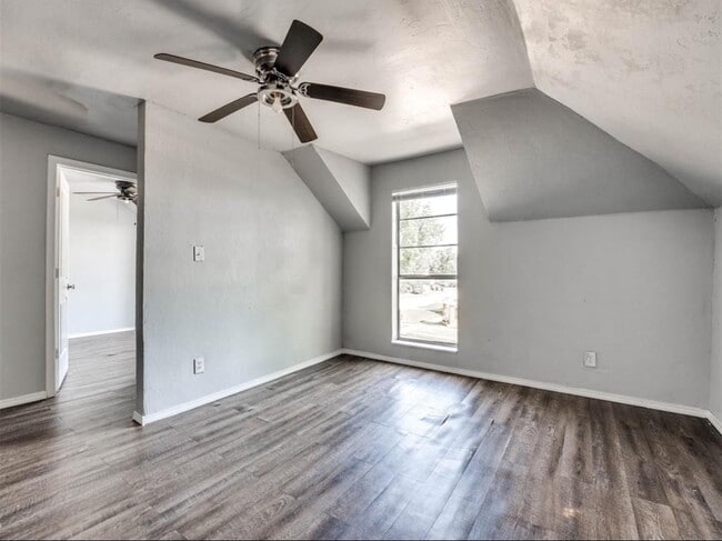 Building Photo - 220 E Springer Ave