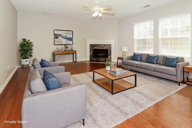 Photo - 3060 Whittier Way