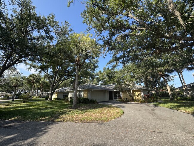 Building Photo - 263 Southampton Dr Rental