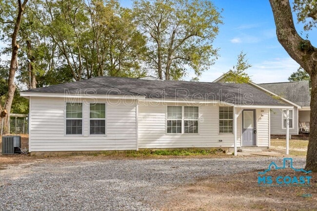 Building Photo - 340 Hiller Dr
