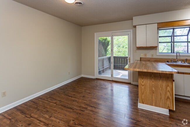 2 BR, 2 BA - 1,300SF