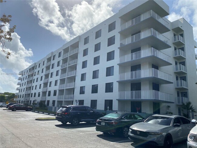 Photo - 901 Hillcrest Dr Unidad 409