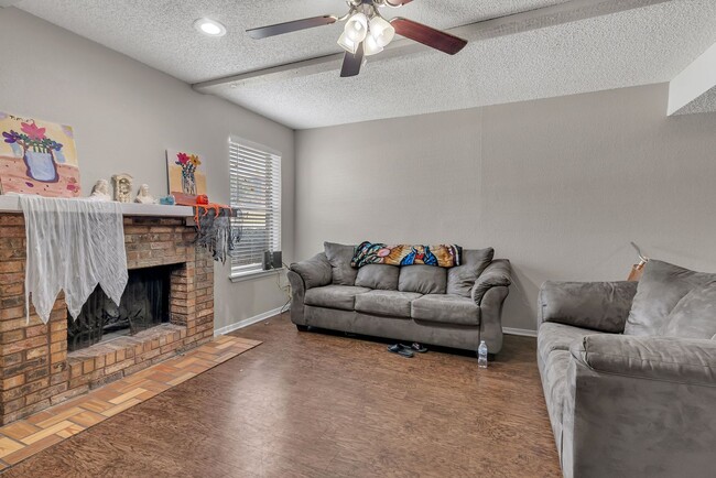 Photo - 3808-3814 Coates Circle