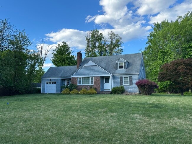Photo - 1535 Frank St