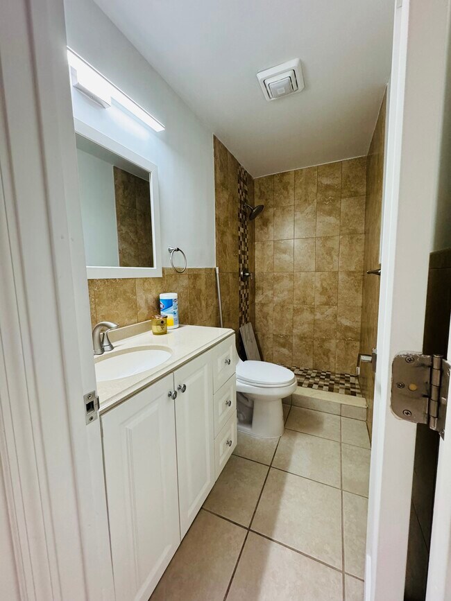 802 NW 22nd Ct