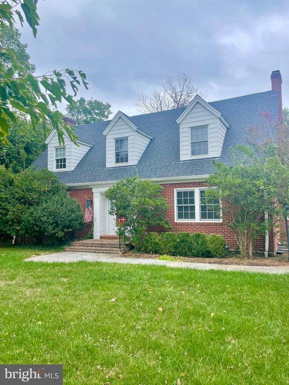 Photo - 9309 Main St