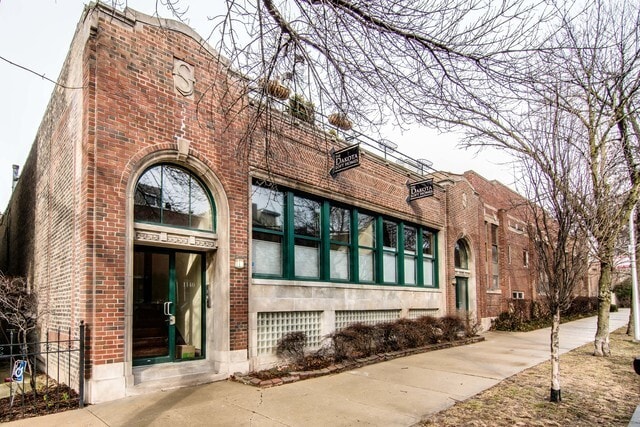 Building Photo - 1140 W Cornelia Ave Rental