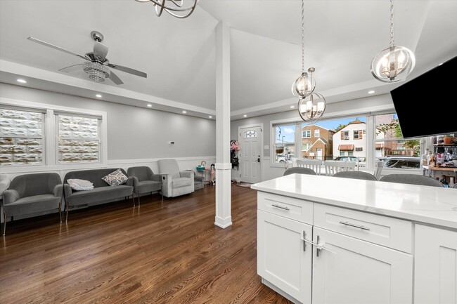 Photo - 7457 64th St