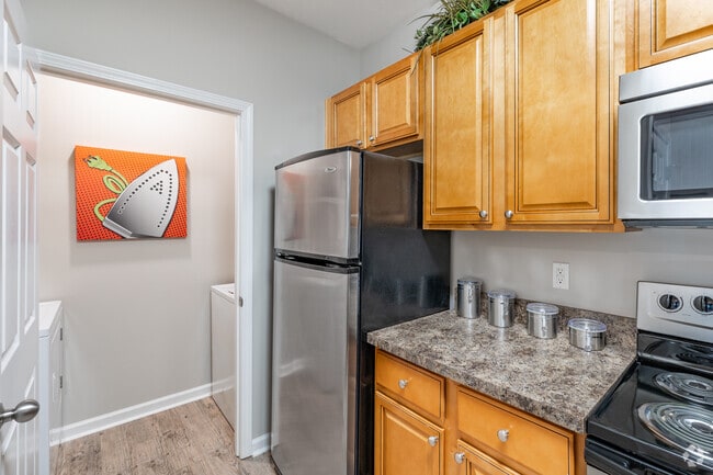2BR, 2BA, - 1,157 SF - Laundry
