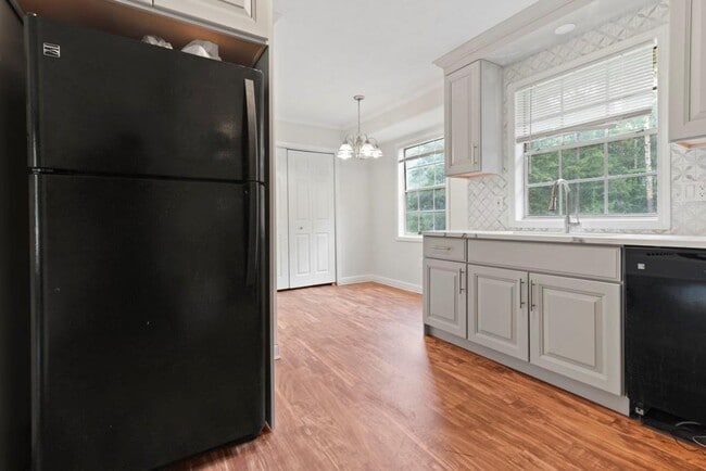 Photo - 1492 Tanglewood Way NW