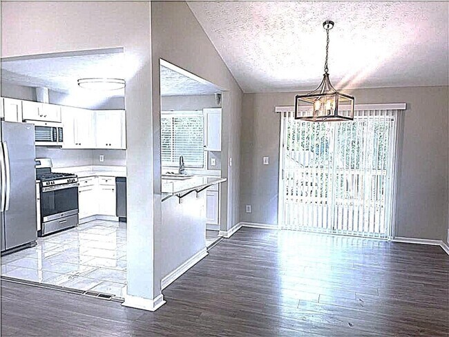 Photo - 3205 Brownlee Way