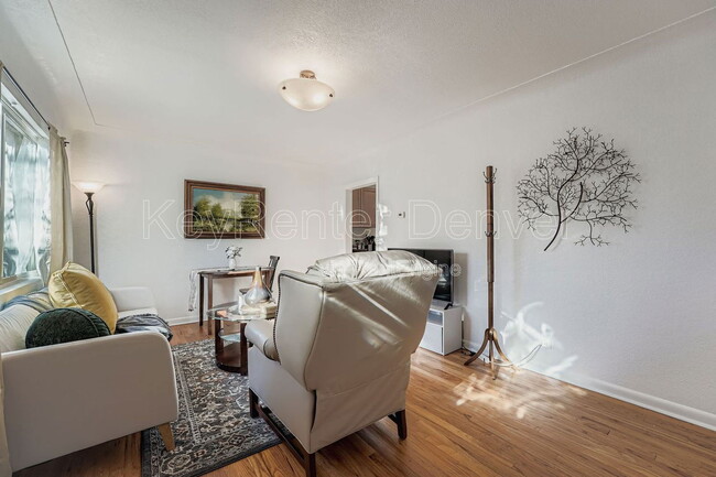 Photo - 2928 Milwaukee St