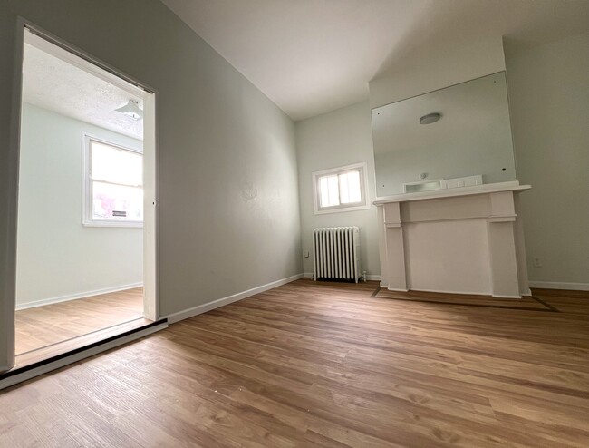 Bed room 1 - 3239 Dawson St