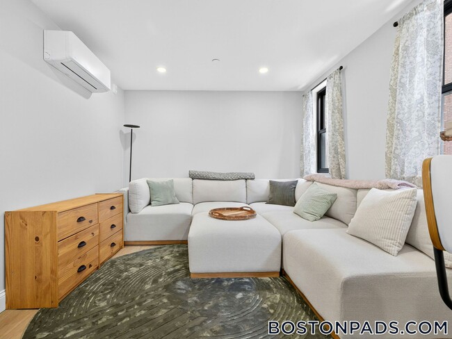 Building Photo - 176 Salem St