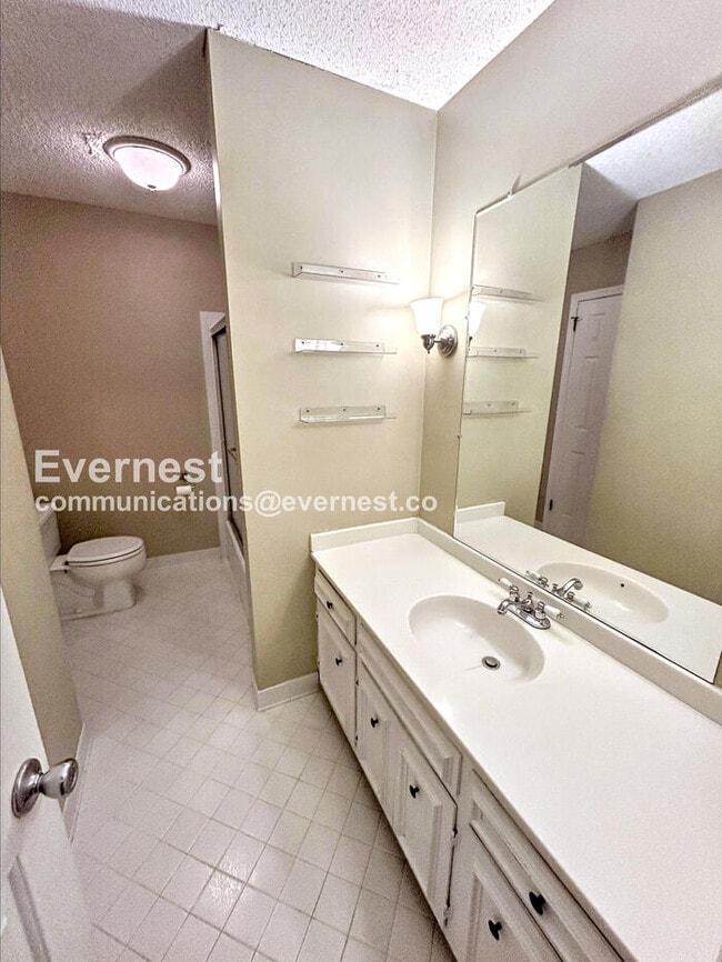 Photo - 2 Bed/2.5 Bath Townhome with Modern Amenities / Pet-Friendly / Available Now!