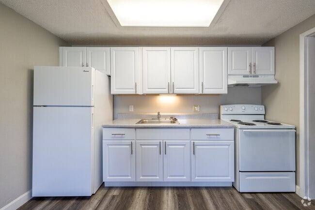 1 BR, 1 BA - 576SF