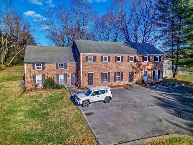 5021 Emerald Dr Unit 03