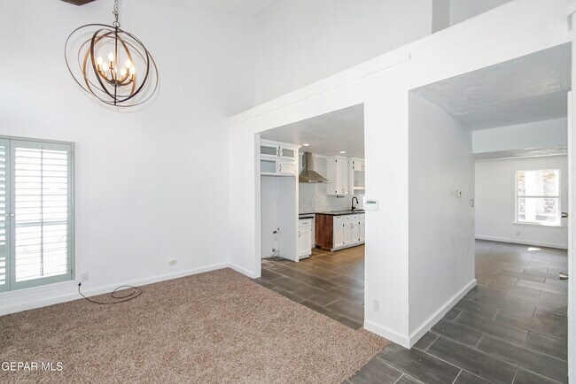 Photo - 908 Los Pinos Way