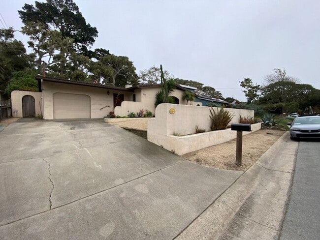 Photo - 835 17 Mile Dr