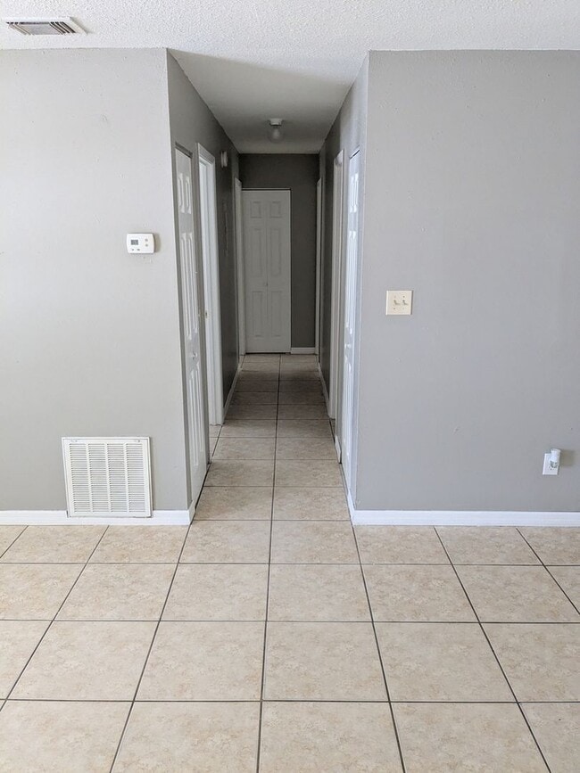 Photo - 434 W 17th St