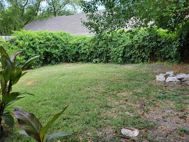 Photo - 609 Trout St