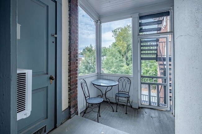 Photo - Cozy 2 Bedroom Apartment