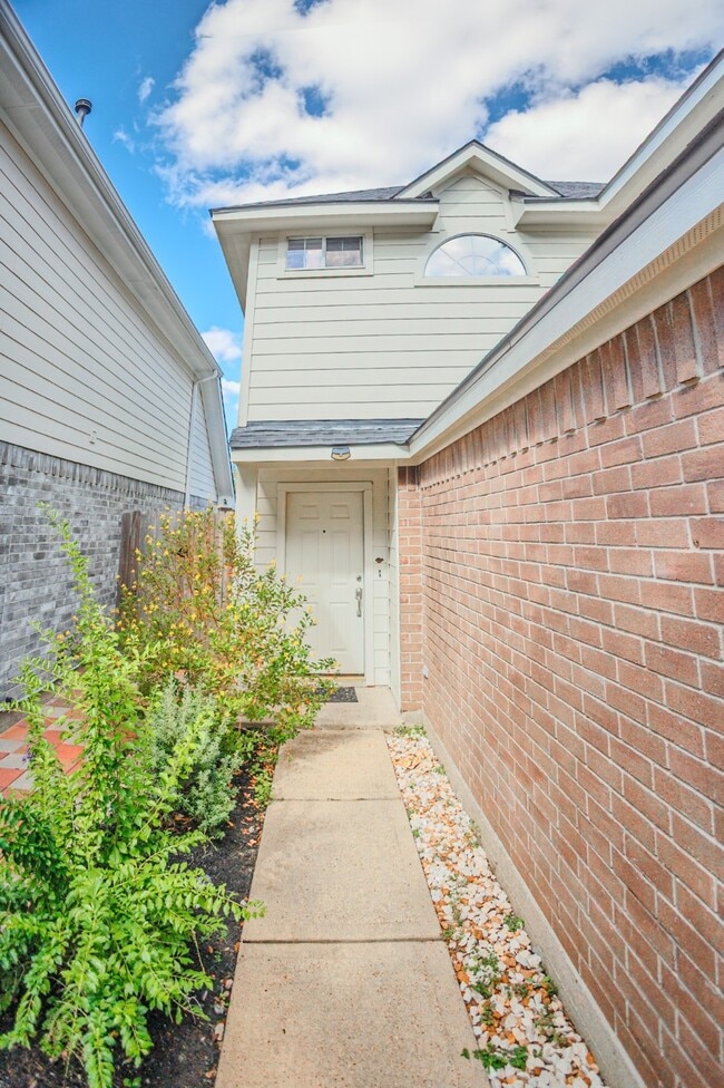 Photo - 19334 Strathmore Pl Ln