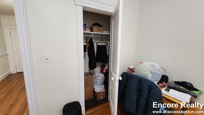Photo - 352 Riverway Unidad 11