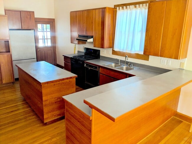 Photo - Rockridge Duplex | 3 Bed / 2 Bath | Hardwood Floors | Dogs Considered