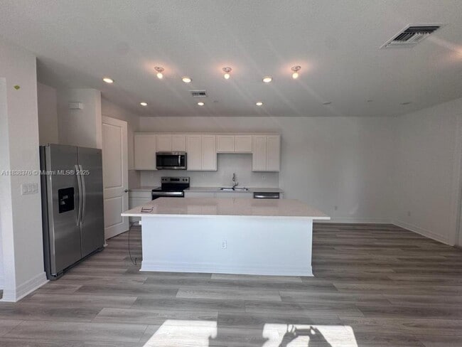 Building Photo - 750 NW 82nd Ave Rental