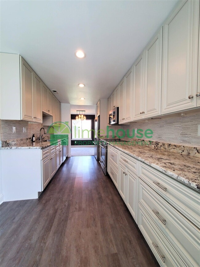 Photo - 5304 Lord George Dr