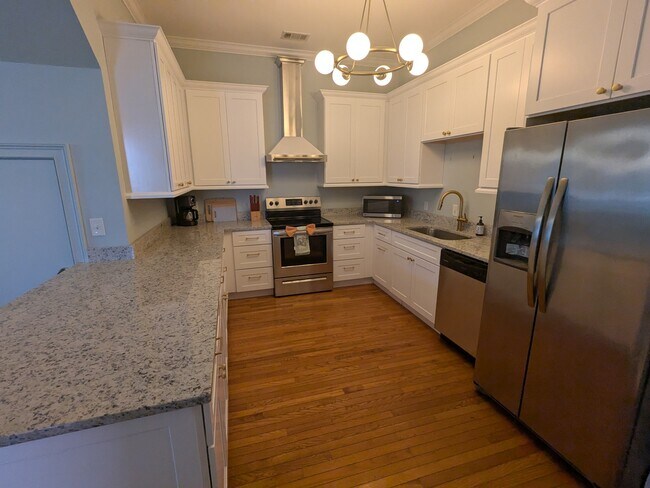 Photo - 305 E Henry St