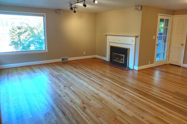 Photo - 5405 47th Ave NE