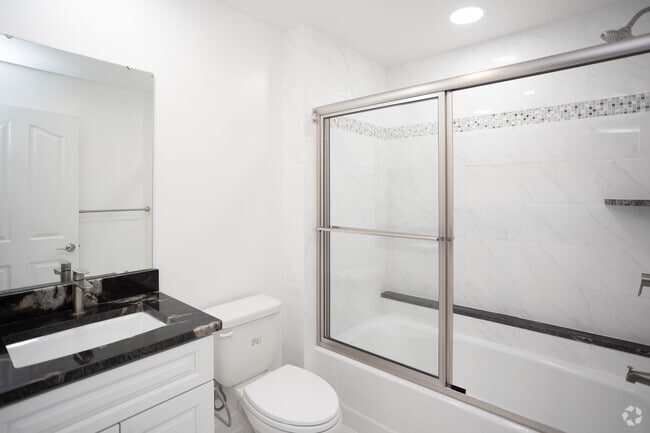 1BR, 1BA - Winchester - Bathroom