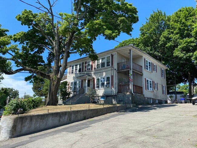 Building Photo - 25 Business St Unit 2L Rental