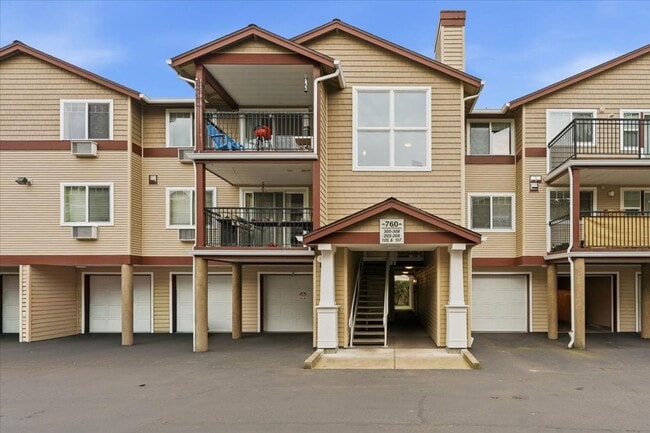 Building Photo - 760 NW 185th Ave
