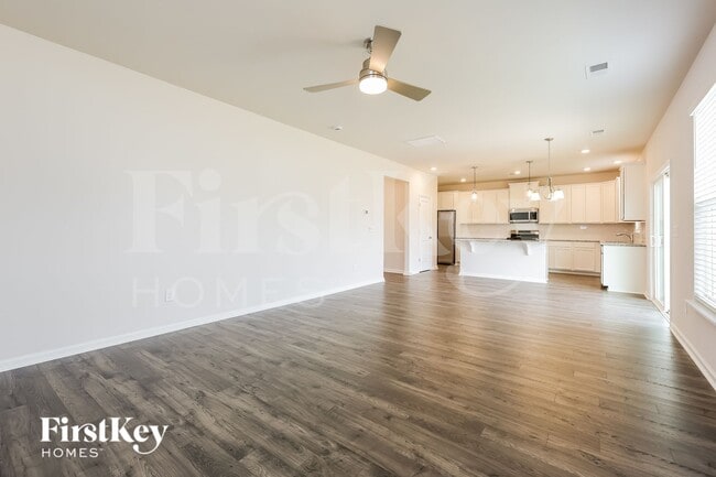 Photo - 302 Stonefence Dr