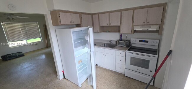 Photo - 250 NE 41st St Unit 250
