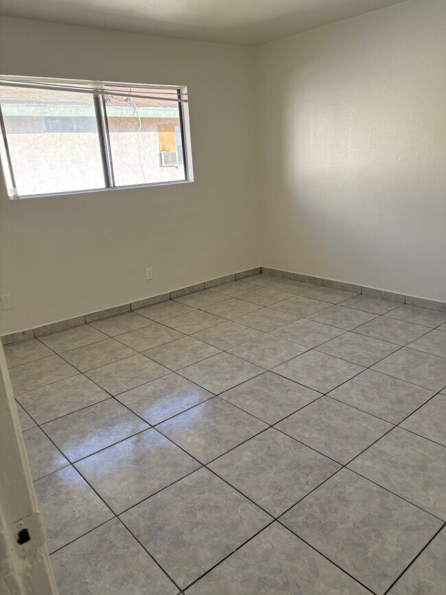 Building Photo - 711 W Roosevelt Ave Unit C Rental