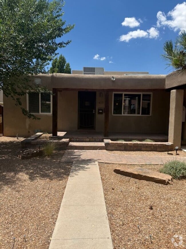 Building Photo - Beautiful 3 bedroom 2 bath 2 car garage ho... Rental