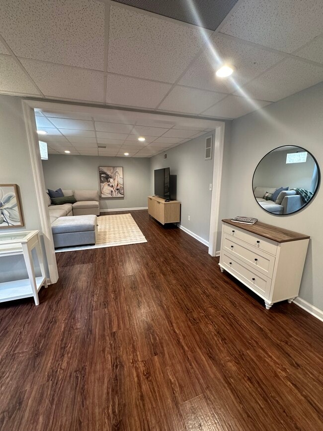 Building Photo - 250 Waterford Way Unit Beautiful Apartment