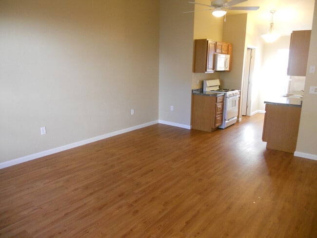 Building Photo - 301 S Maple Ave Unit 301 S Maple
