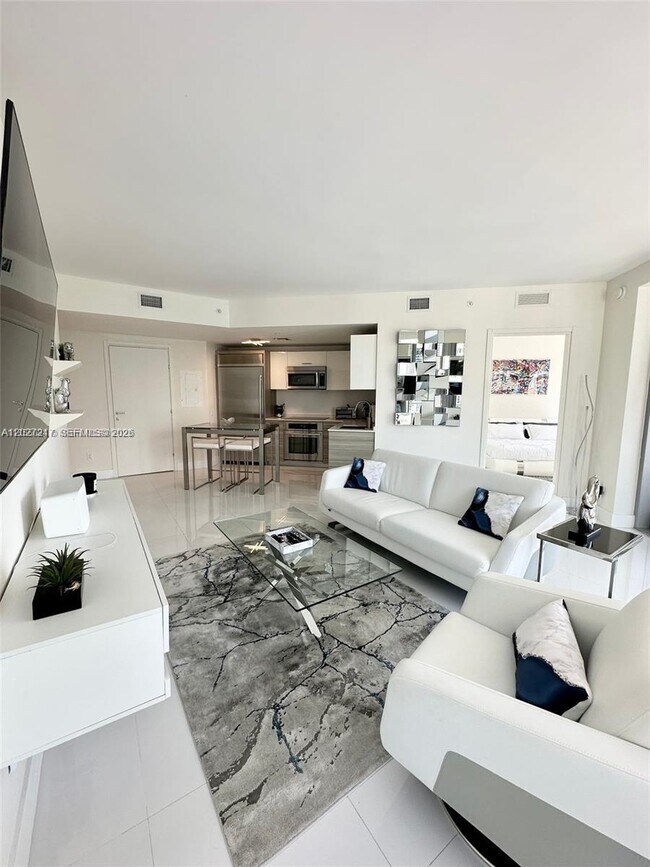 Building Photo - 1300 Brickell Bay Dr Unit 3101