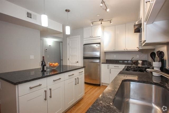 Building Photo - 714 Adams St Unit 1 Rental