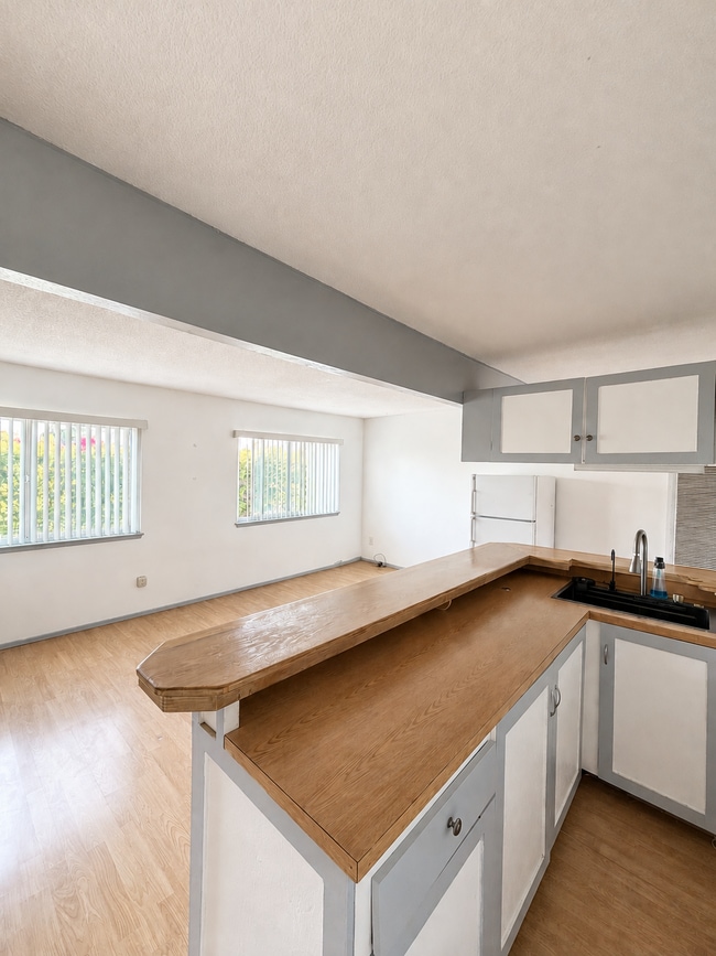 Photo - 10075 Sparrow Ave