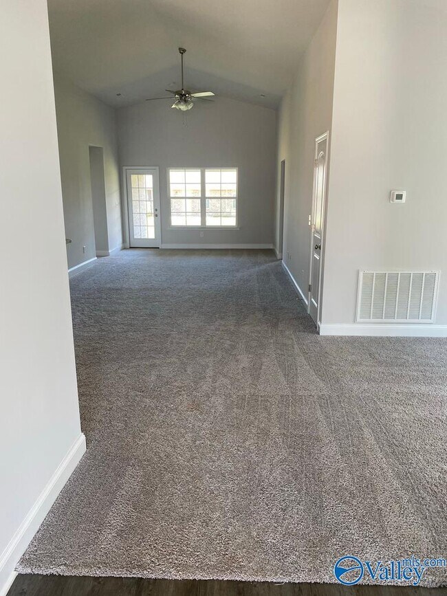 Photo - 121 Sorrelweed Dr